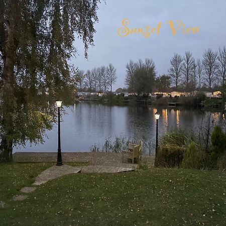 Tattershall Lakes Sunset View Caravan Lakeside, Hot Tub, Garden, Private Fishing Peg & Wifi Villa Exterior photo