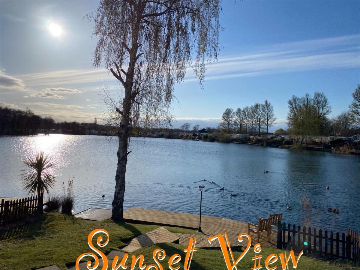 Tattershall Lakes Sunset View Caravan Lakeside, Hot Tub, Garden, Private Fishing Peg & Wifi Exterior photo
