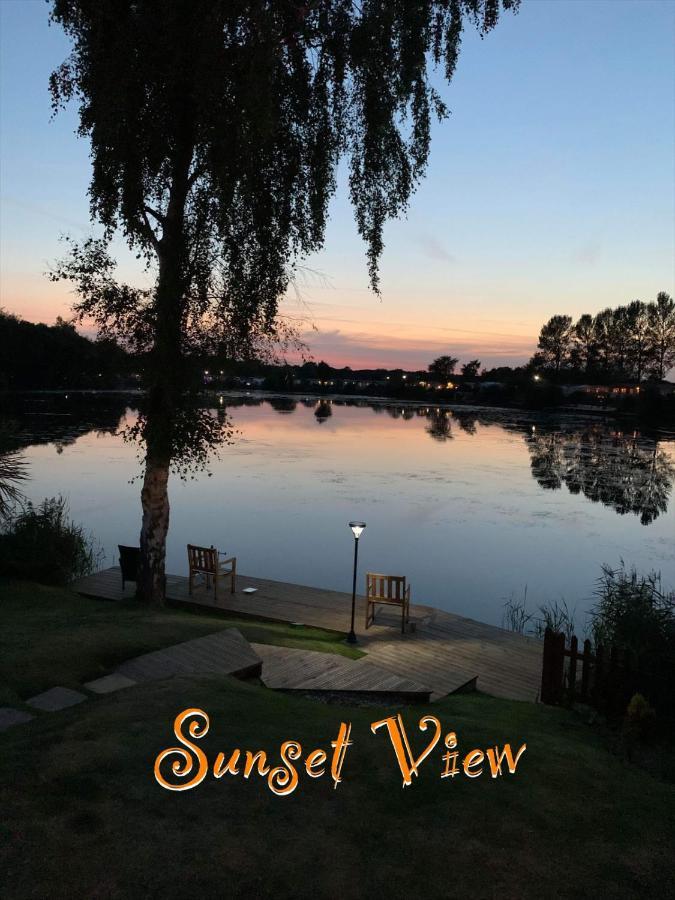 Tattershall Lakes Sunset View Caravan Lakeside, Hot Tub, Garden, Private Fishing Peg & Wifi Villa Exterior photo