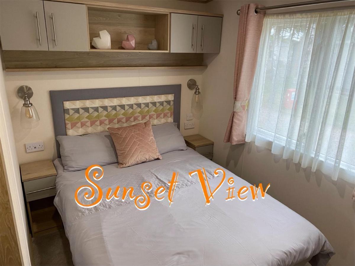 Tattershall Lakes Sunset View Caravan Lakeside, Hot Tub, Garden, Private Fishing Peg & Wifi Exterior photo