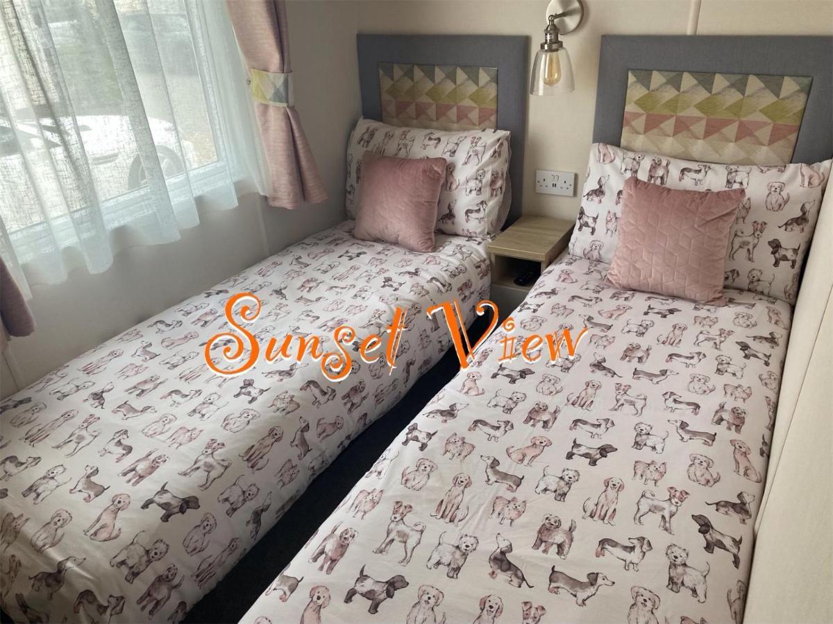 Tattershall Lakes Sunset View Caravan Lakeside, Hot Tub, Garden, Private Fishing Peg & Wifi Exterior photo