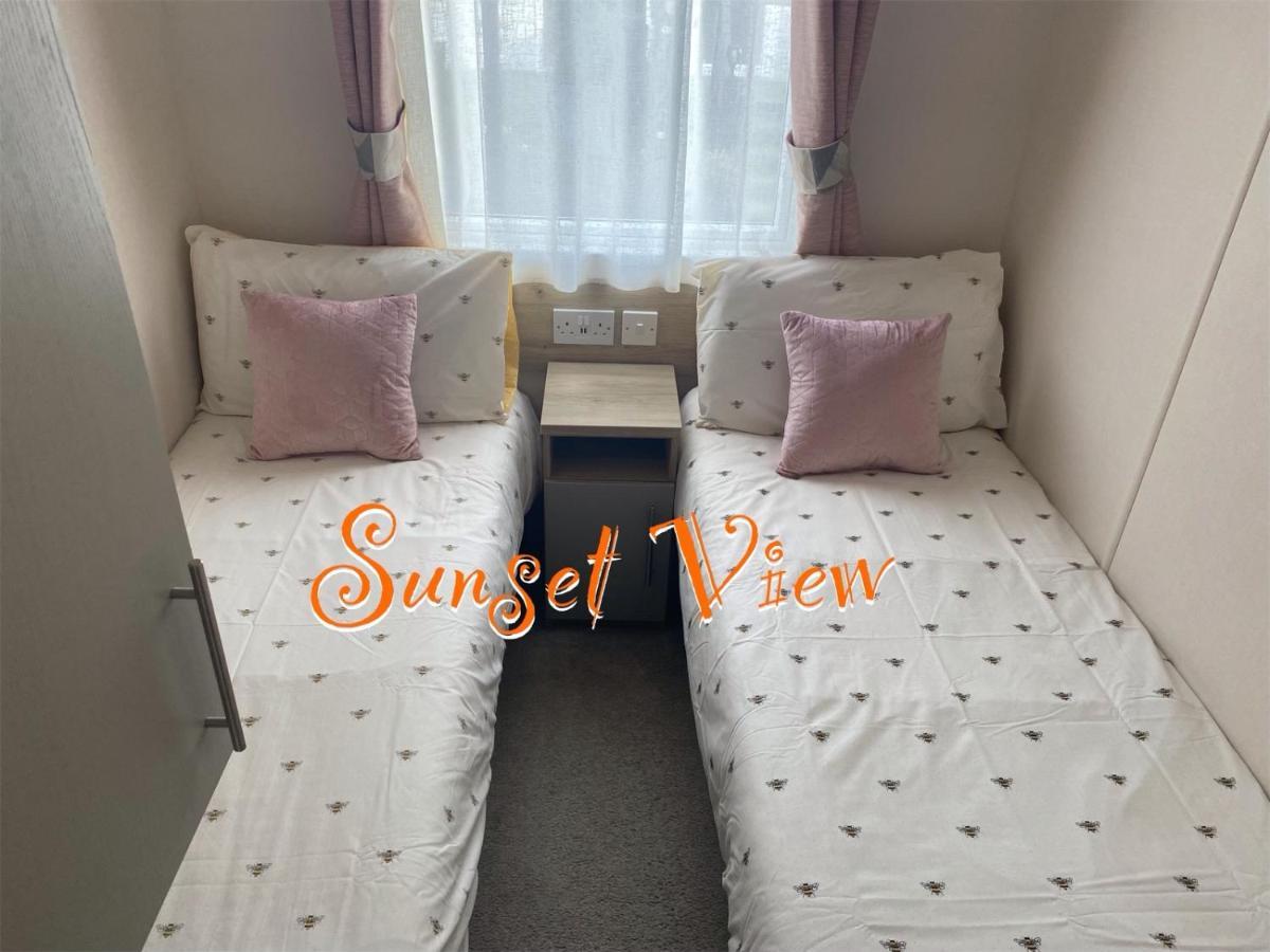 Tattershall Lakes Sunset View Caravan Lakeside, Hot Tub, Garden, Private Fishing Peg & Wifi Exterior photo