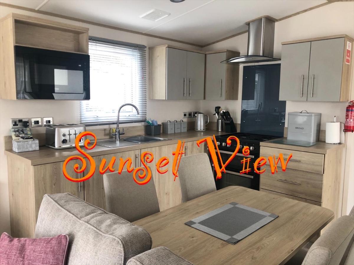 Tattershall Lakes Sunset View Caravan Lakeside, Hot Tub, Garden, Private Fishing Peg & Wifi Exterior photo