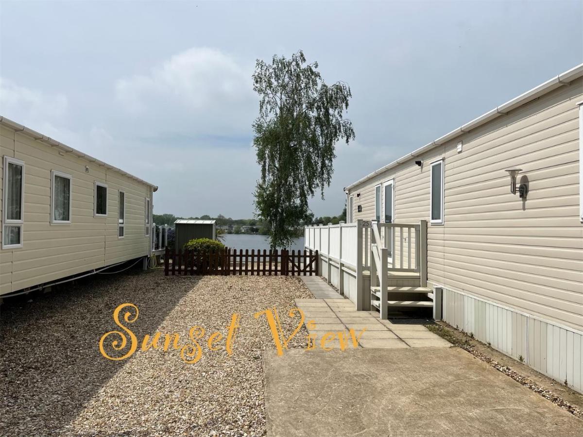 Tattershall Lakes Sunset View Caravan Lakeside, Hot Tub, Garden, Private Fishing Peg & Wifi Exterior photo