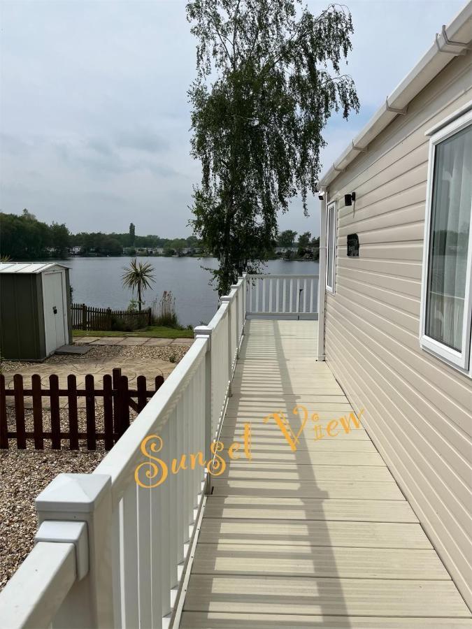 Tattershall Lakes Sunset View Caravan Lakeside, Hot Tub, Garden, Private Fishing Peg & Wifi Villa Exterior photo