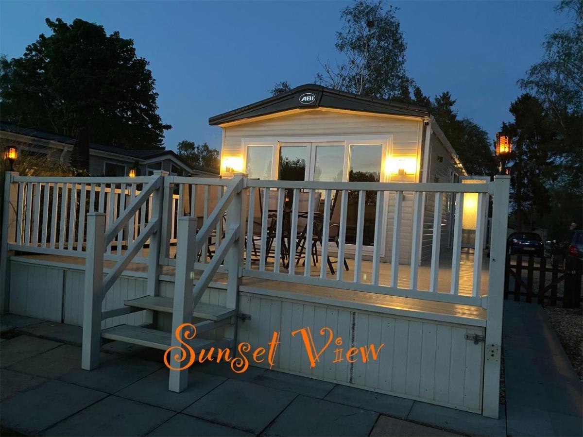 Tattershall Lakes Sunset View Caravan Lakeside, Hot Tub, Garden, Private Fishing Peg & Wifi Exterior photo