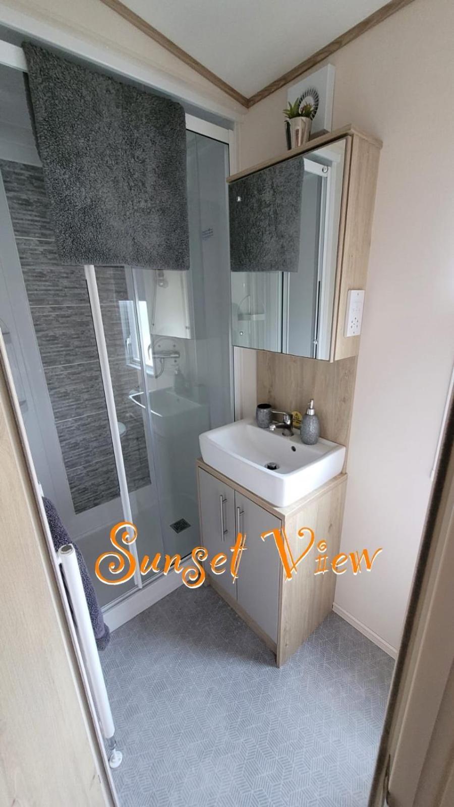 Tattershall Lakes Sunset View Caravan Lakeside, Hot Tub, Garden, Private Fishing Peg & Wifi Exterior photo