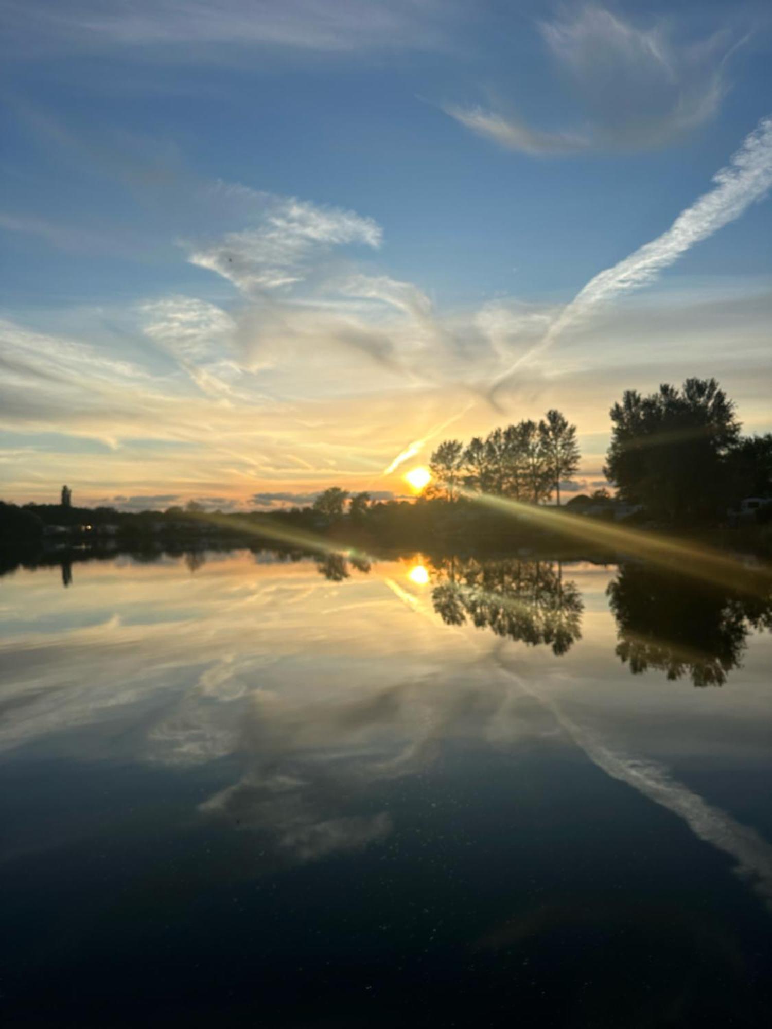 Tattershall Lakes Sunset View Caravan Lakeside, Hot Tub, Garden, Private Fishing Peg & Wifi Exterior photo