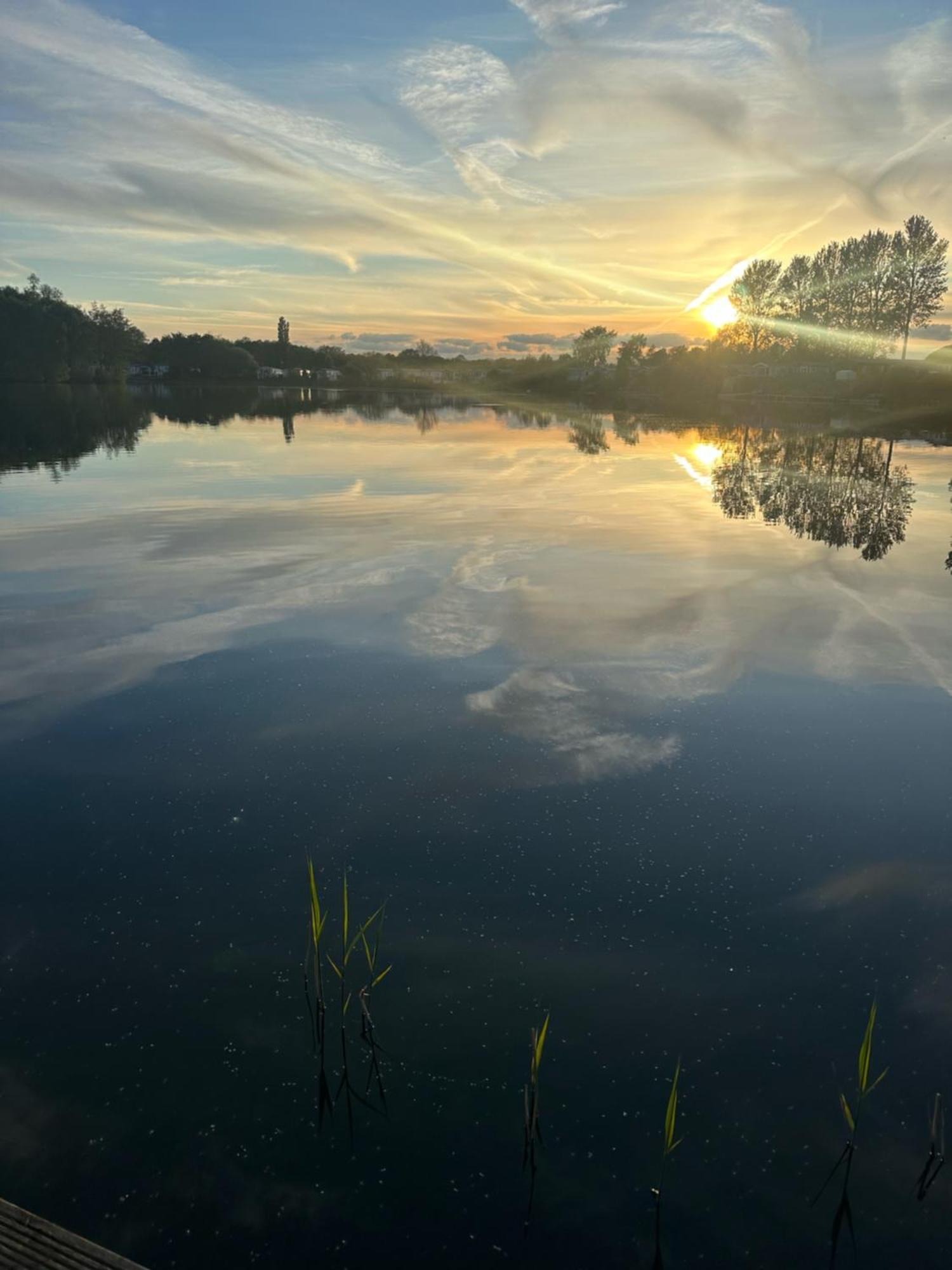 Tattershall Lakes Sunset View Caravan Lakeside, Hot Tub, Garden, Private Fishing Peg & Wifi Villa Exterior photo