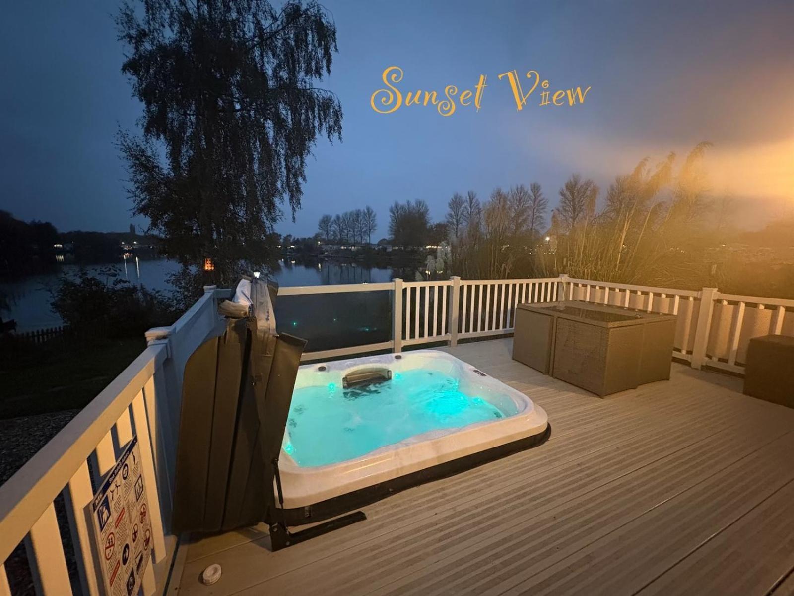 Tattershall Lakes Sunset View Caravan Lakeside, Hot Tub, Garden, Private Fishing Peg & Wifi Exterior photo