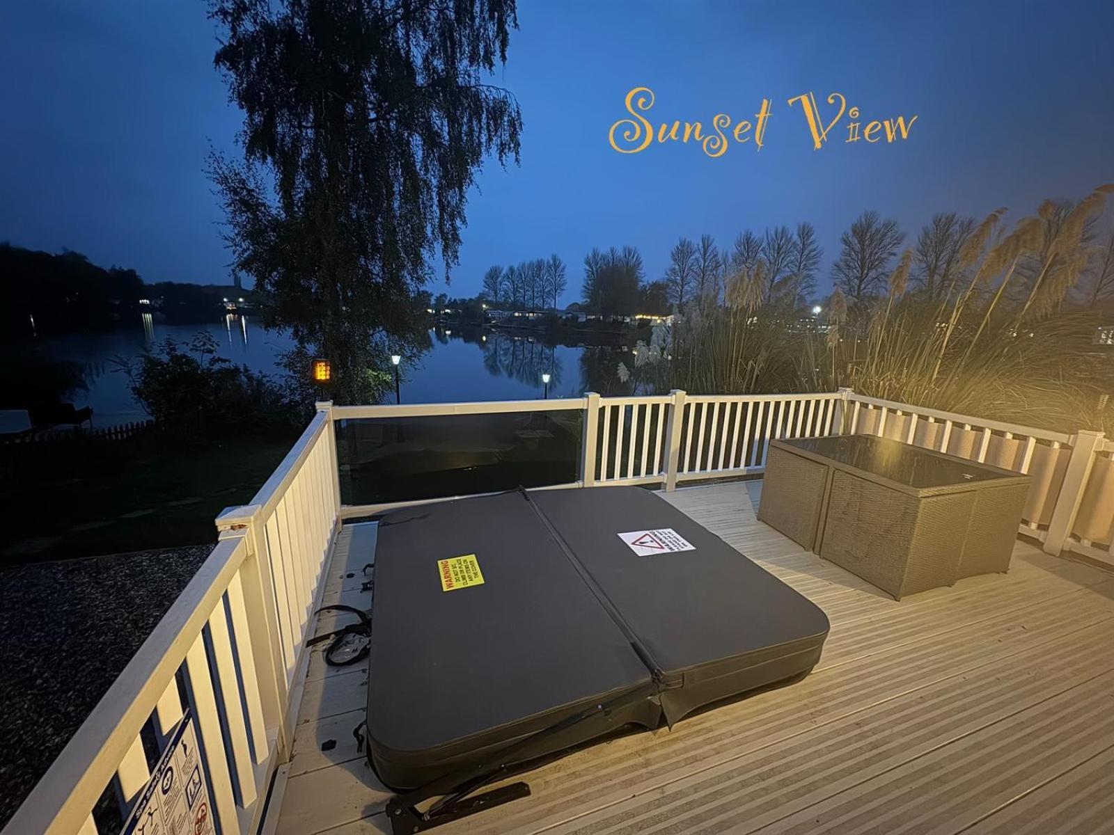 Tattershall Lakes Sunset View Caravan Lakeside, Hot Tub, Garden, Private Fishing Peg & Wifi Exterior photo