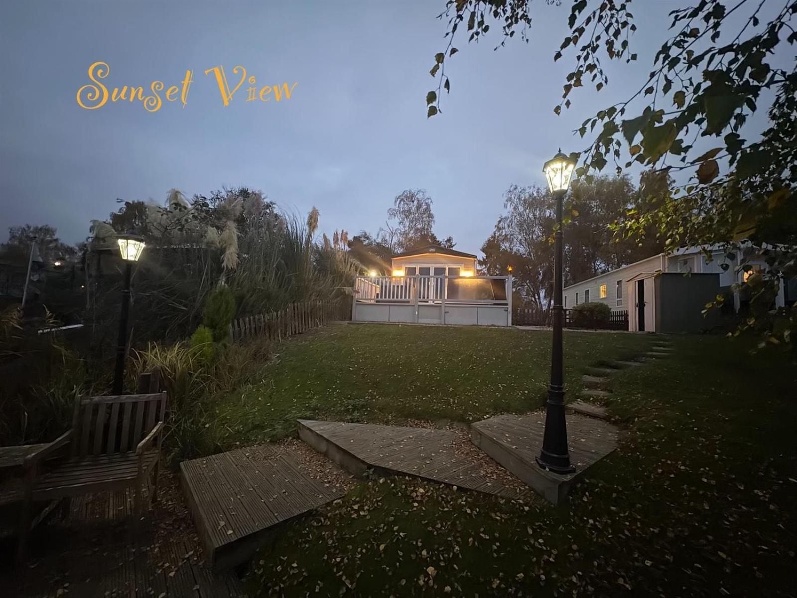 Tattershall Lakes Sunset View Caravan Lakeside, Hot Tub, Garden, Private Fishing Peg & Wifi Exterior photo