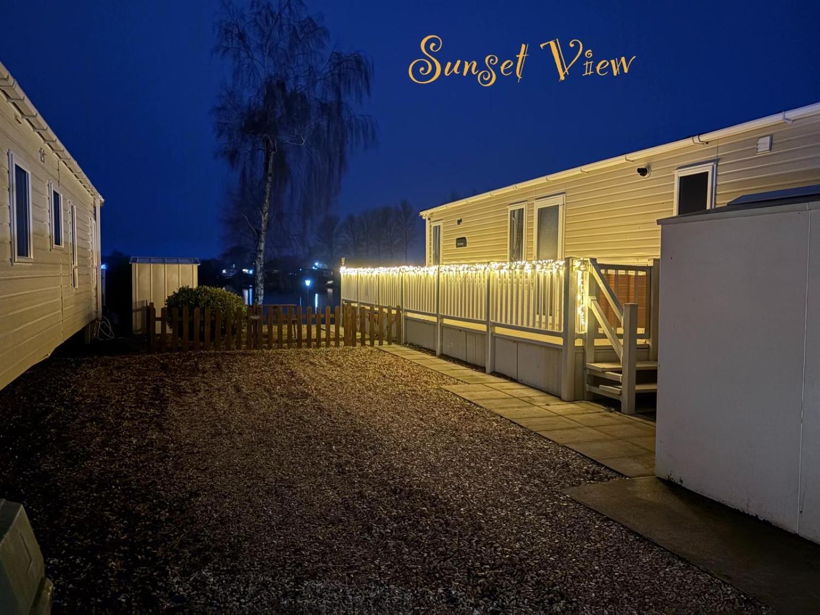 Tattershall Lakes Sunset View Caravan Lakeside, Hot Tub, Garden, Private Fishing Peg & Wifi Exterior photo