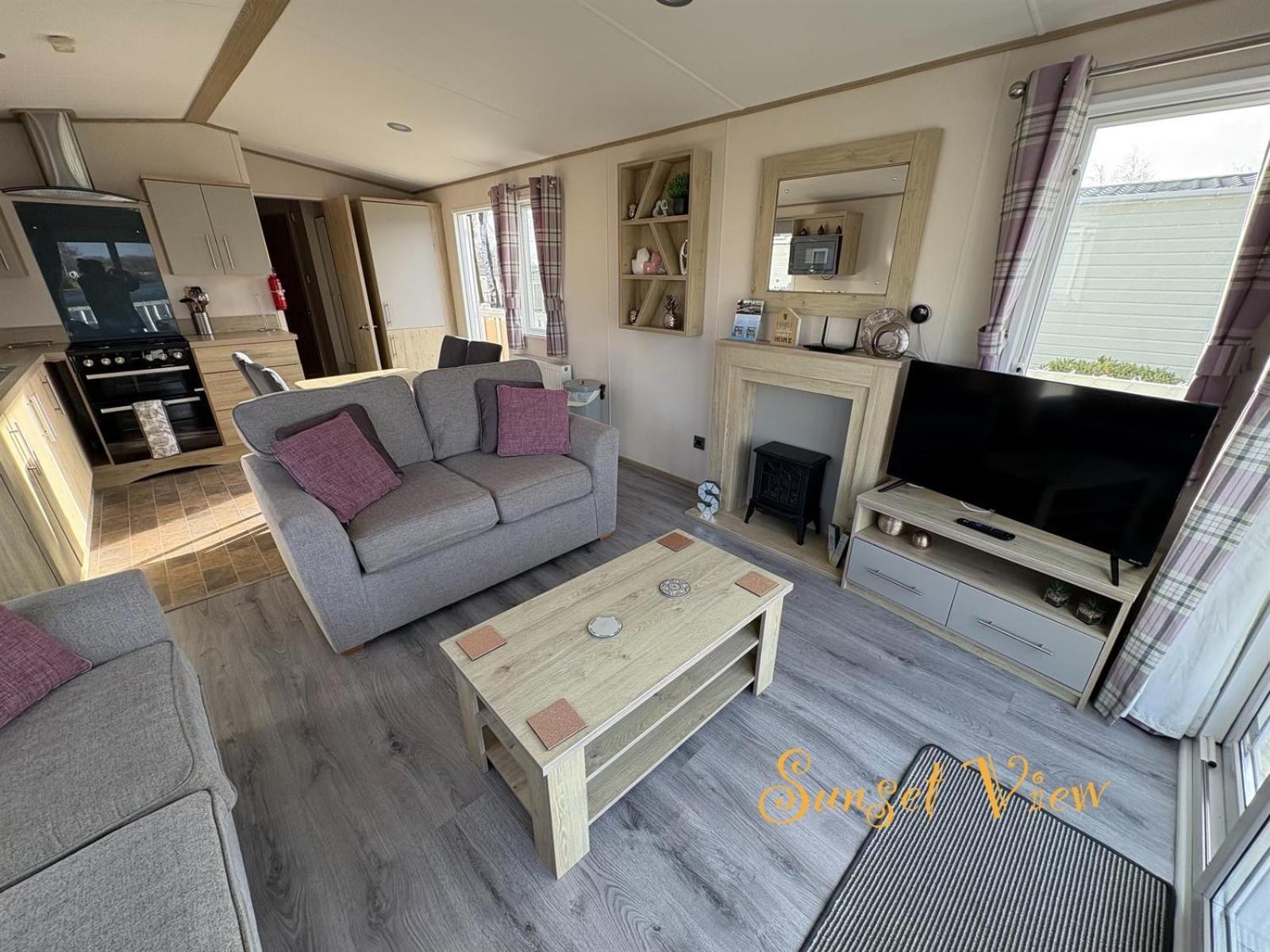 Tattershall Lakes Sunset View Caravan Lakeside, Hot Tub, Garden, Private Fishing Peg & Wifi Exterior photo